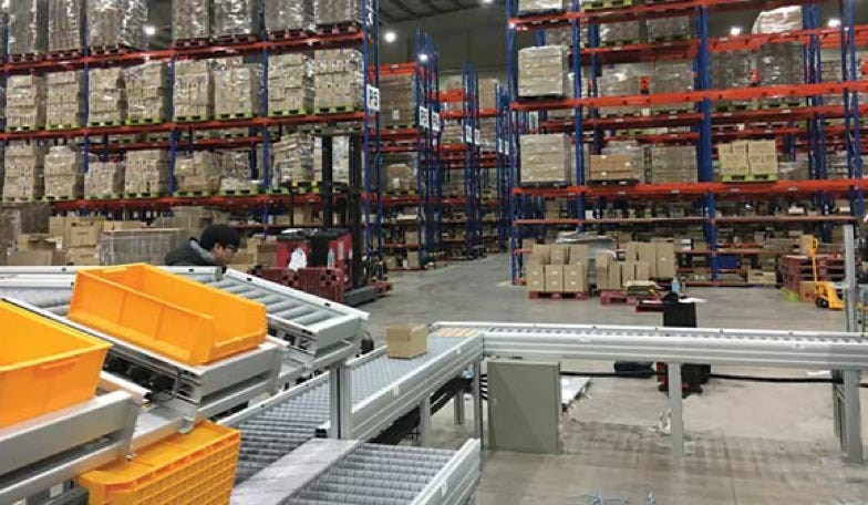 Picking station in a Warehouse. Italy with avancon OTUs 